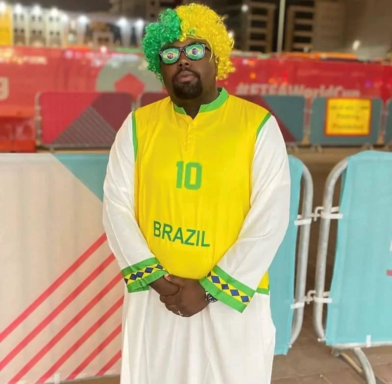 ... Anh làm fan Brazil. ẢNH: GETTY Trận Hà Lan - Argentina, Mjomba viết: "Cơn lốc màu da cam cuốn phăng tất cả, nhưng điệu Tango thì làm nghiêng ngã mọi người". Ảnh: Getty Đến xem Argentina đá với Saudi Arabia, Mjomba lại viết: "HLV Herve Renard là nhà ảo thuật của bóng đá Saudi Arabia, còn Messi là ảo thuật gia trên sân". Ảnh: Getty Fan của Ronaldo này viết trước trận tứ kết: "Tin vào sức mạnh tập thể và tinh thần chiến đấu Morocco như những chiến binh. Nhưng Ronaldo lại quá giàu kinh nghiệm". Ảnh: Getty Trước đó, Mjomba viết trước trận Tây Ban Nha - Morocco: "Tôi yêu xứ sở Bò tót, nhưng tôi là người Morocco". Ảnh: Getty Khi vào xem trận tứ kết Anh - Pháp, "fan ba phải" này viết: "Anh là đội bóng của sức trẻ, nhưng Pháp là nhà đương kim vô địch". Ảnh: Getty