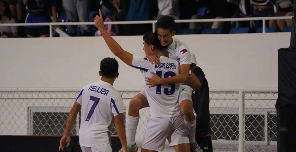 Rasmussen có cú đúp cho chủ sân Rizal Memorial trong chiến thắng 5-1 của tuyển Philippines trước Brunei ở lượt trận thứ hai bảng A AFF Cup 2022. Ảnh: CTP Jesus Melliza cũng góp một bàn cho tuyển Philippines. Ảnh: CTP Lão tướng Stefan Schrock vẫn là "lá phổi" của Philippines. Ảnh: CTP