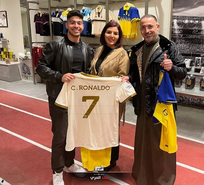 Áo đấu Al Nassr của Ronaldo cháy hàng ảnh 1