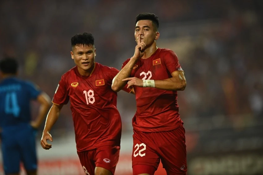 Tiến Linh có bàn thắng cho Việt Nam từ pha đánh đầu... rất dũng mãnh. Ảnh: HẢI THỊNH.