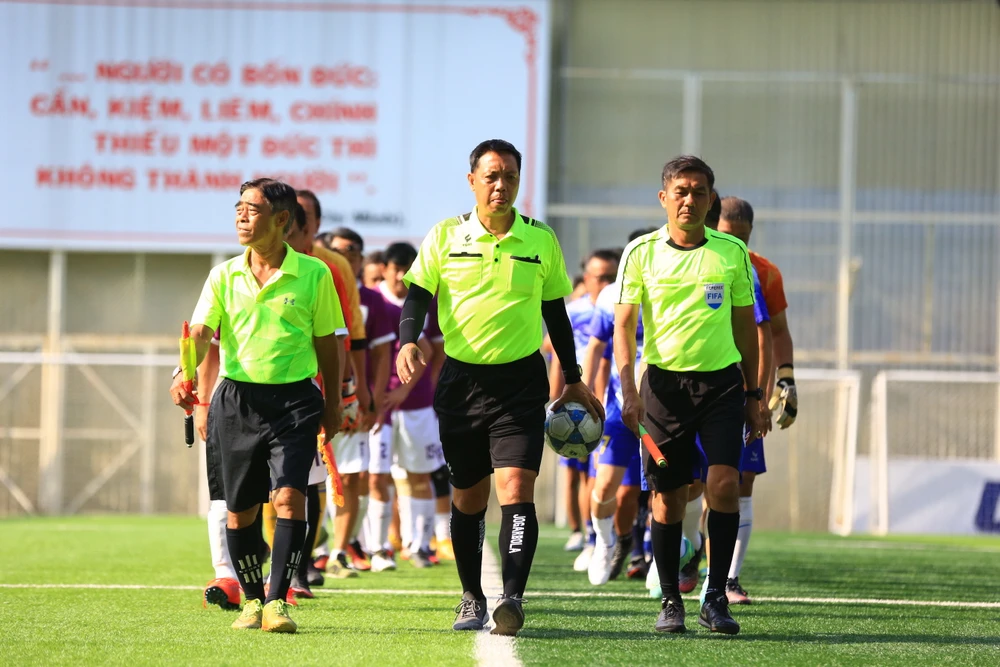 Ấm cúng buổi tri ân trao quà Tết các cựu cầu thủ ảnh 11