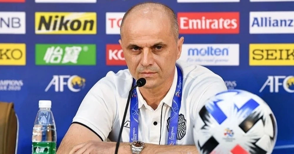 Huấn luyện viên Bandovic và Chu Đình Nghiêm 'so găng' ảnh 2