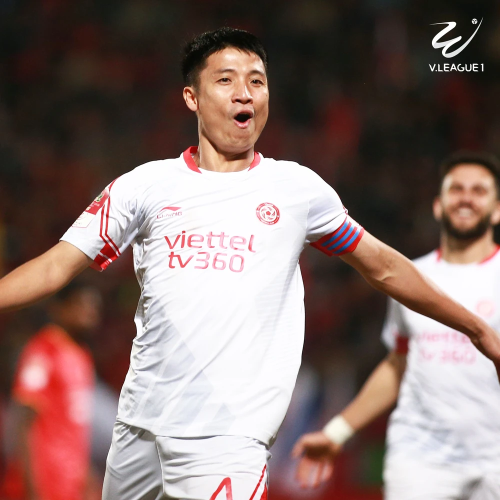 Đội trưởng Bùi Tiến Dũng của Viettel có bàn thắng sớm ở phút 16. Ảnh: VPF Đội trưởng Bùi Tiến Dũng của Viettel có bàn thắng sớm ở phút 16. Ảnh: VPF