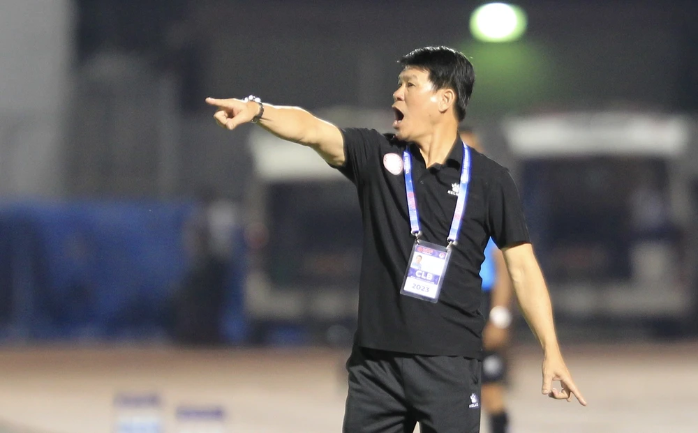 HLV Vũ Tiến Thành còn nhiều việc phải làm với mục tiêu tốp 8 và hơn thế nữa. Ảnh: A.P