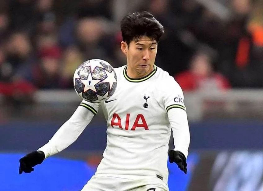 Chùm ảnh Conte dẫn Tottenham về quê và thua ảnh 3