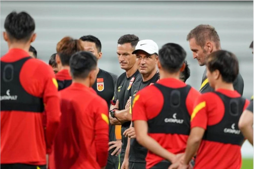 HLV Jankovic vừa mới dẫn dắt U-23 TQ nay chia tay đội trẻ để lên tuyển. Ảnh: AFC