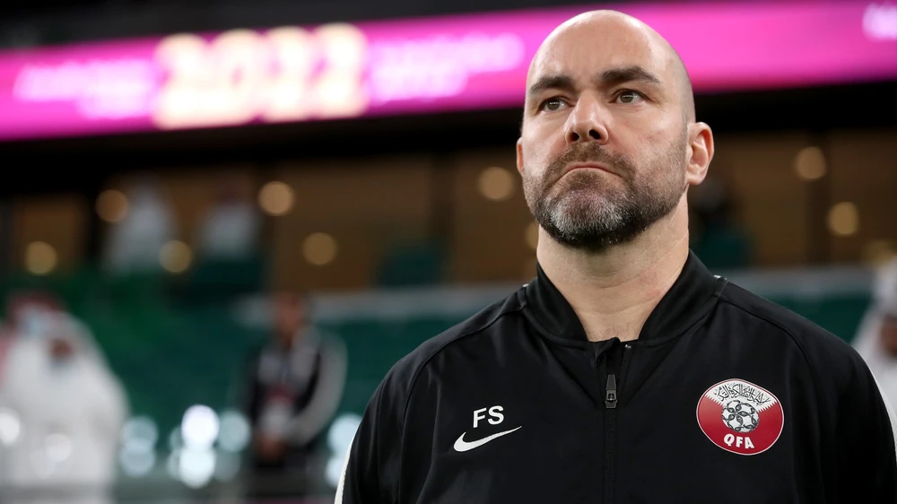 HLV Sanchez vốn từng là HLV trẻ của lò La Masia của Barcelona. Ảnh: Getty