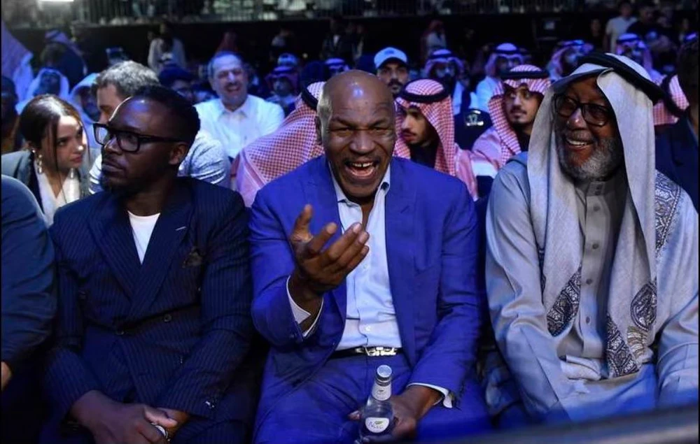 Ronaldo cùng Mike Tyson xem quyền Anh ảnh 2