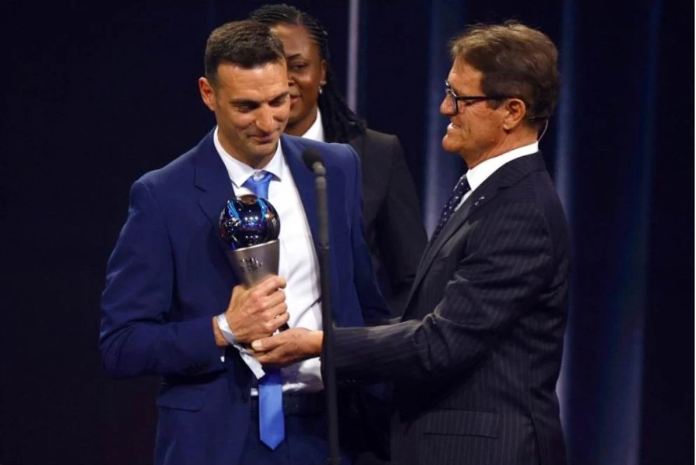 HLV Capello trao danh hiệu HLV xuất sắc nhất cho HLV Lionel Scaloni, nhà vô địch World Cup 2022. Ảnh: Reuter. Messi, Mbappe và Achraf Hakimi được trao danh hiệu FIFA FIFPro cho 11 cầu thủ lọt vào danh sách đội hình hay nhất năm. Ảnh: AFP Tuy nhiên Văn phòng công tố Paris đã lệnh tiến hành cuộc điều tra vào đội trưởng tuyển Morocco vào bán kết World Cup 2022-Achraf Hakim với nghi án hiếp dâm. Ảnh: EPA-EFE