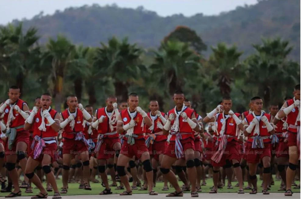 3.666 binh sĩ Thái Lan biểu diễn Wai Khru. Muay Thai là môn võ mà các lực lượng vũ trang Thái Lan đều phải học và dùng nhuần nhuyễn. Ảnh: B.P