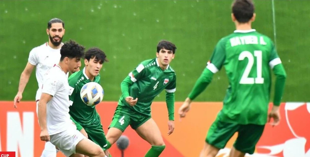 Iraq (xanh) đánh bại Iran ở tứ kết U-20 châu Á đoạt vé dự World Cup và ở nhóm hạt giống số 3. Ảnh:AFC