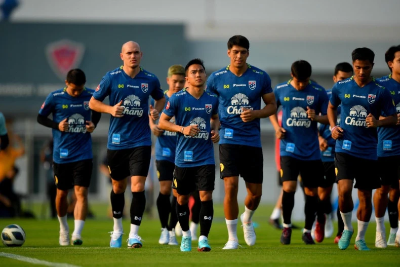 Loại hai trụ cột tuyển Thái Lan, Polking bảo “không vấn đề” ảnh 3