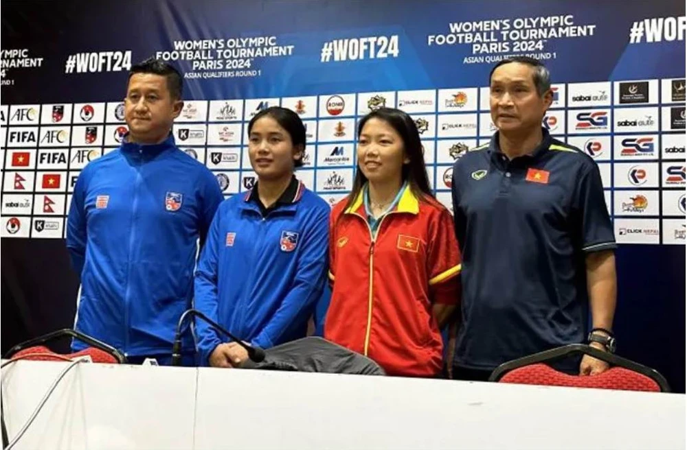 Tiền đạo Huỳnh Như đang khoác áo Lank FC dễ dàng ghi những bàn cho VN vào lưới Nepal. Ảnh: AFC Tiền đạo Huỳnh Như đang khoác áo Lank FC dễ dàng ghi những bàn cho VN vào lưới Nepal. Ảnh: AFC