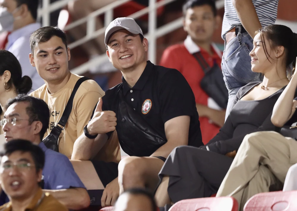 Thủ môn Văn Lâm làm khán giả do chấn thương, người thay anh ở cầu môn T. Bình Định là Minh Hoàng. Ảnh: A.PHƯƠNG