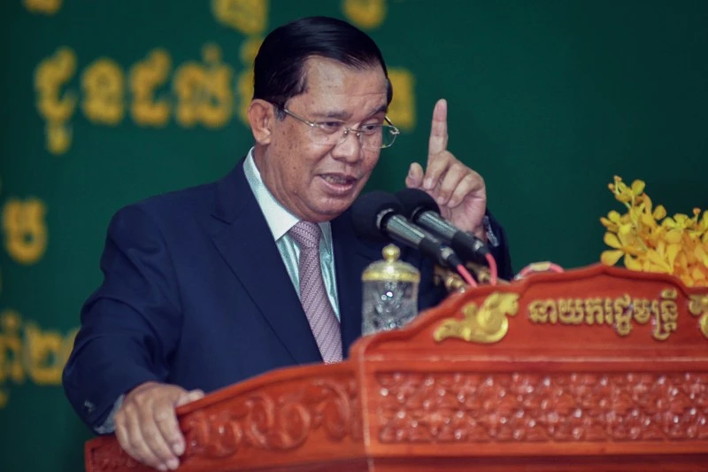 Thủ tướng Hun Sen có buổi nói chuyện với các VĐV đang sinh sống ở nước ngoài về khoác áo tuyển Campuchia tham dự SEA Games 32. Ảnh: K.T Thủ tướng Hun Sen có buổi nói chuyện với các VĐV đang sinh sống ở nước ngoài về khoác áo tuyển Campuchia tham dự SEA Games 32. Ảnh: K.T