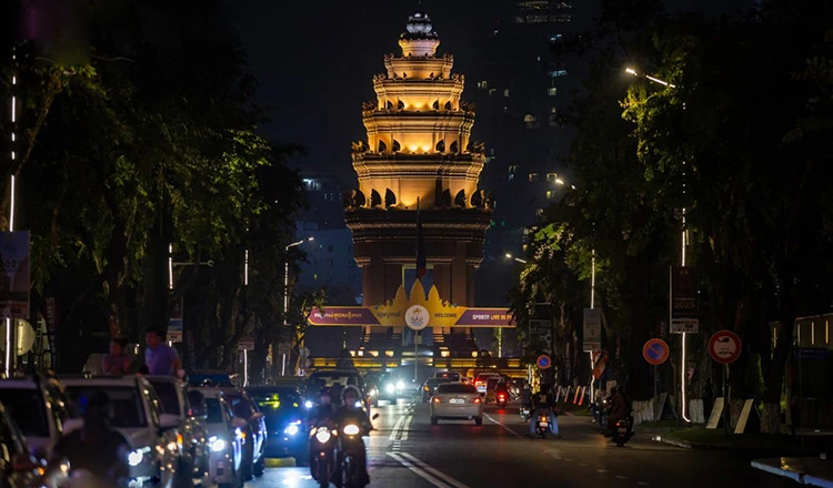 Ngay khu vực tượng đài Độc Lập, mọi thứ cũng đã sẵn sàng và đã hoàn tất phần thẩm mỹ trước đêm khai mạc SEA Games 32 tối ngày 5-5. Ảnh: CTP