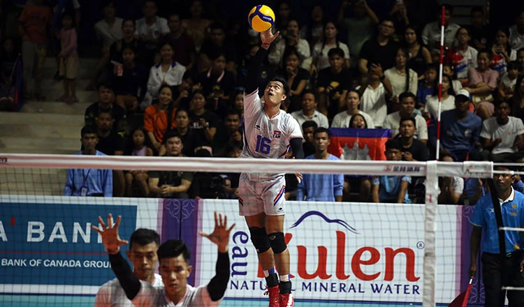 Bóng chuyền nam Campuchia đánh bại Thái Lan ở bán kết để vào tranh HCV với Indonesia. Ảnh: CTP