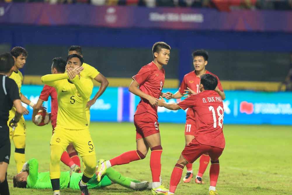 “Sân trơn, bóng ướt, chứ không chúng tôi đánh bại U-22 VN rồi” ảnh 1