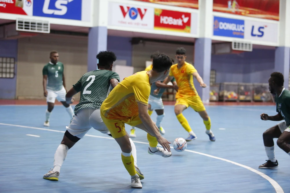 Tuyển VN trong trận giao hữu thắng Quần đảo Solomon. Ảnh: CTP