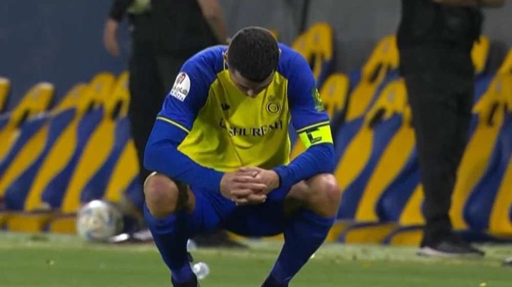 Điều đáng nói là bóng đá Saudi Arabia có nhiều điều trở ngại, chẳng hạn tập đoàn Đầu tư công (PIF) sở hữu 71% vốn cùng lúc bốn CLB lớn của Saudi Arabia như Al Hilal, Nassr, Al Ittihad...điều này đi ngược với xu thế bóng đá chuyên nghiệp. Ảnh: A.N Giới lãnh đạo Saudi Arabia và PIF biết sự mâu thuẫn khi một tập đoàn sở hữu nhiều CLB mạnh chơi cùng thứ hạng. Đó là vấn đề mà tân trưởng giải Carlo Nohna phải hóa giải. Ảnh: A.N