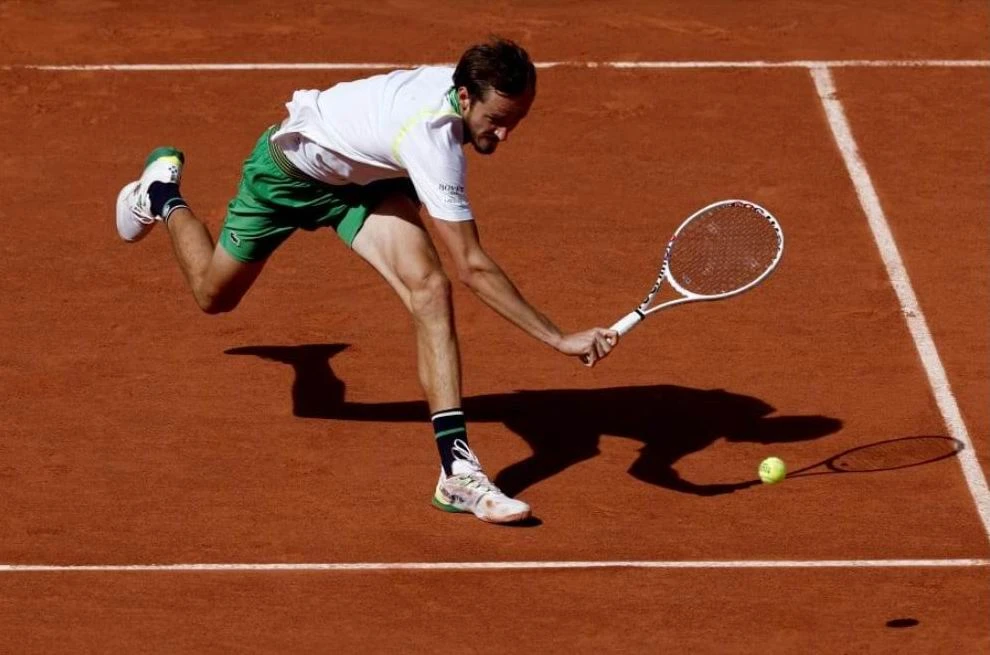 Bảy lần dự Roland Garros là năm lần Medvedev bị loại ngay ở vòng 1. Ảnh: Reuters