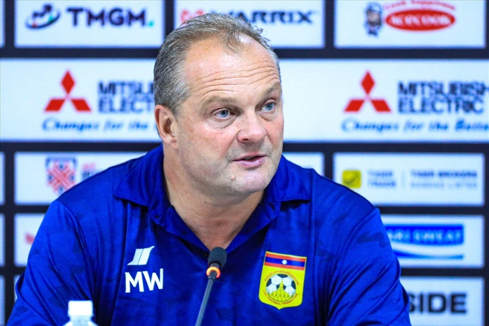 HLV Michael Weiss rời bóng đá Lào trở lại tuyển Philippines, HLV Arena Gugliermo ngồi ghế tuyển Lào và U-23. Ảnh: CTP