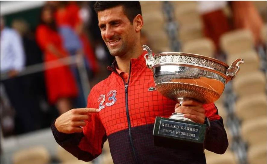 Danh hiệu Roland Garros thứ ba của Djokovic. Tay vợt Serbia không phải sở trường ở sân đất nện này mà là Nadal. Ảnh: AFP Bộ sưu tập 23 Grand Slam của Djokovic có 3 danh hiệu Pháp mở rộng (Nadal có 14 danh hiệu). Ảnh: AFP Sự phấn khích của Djokovic sau khi đánh bại Casper Ruud. Ảnh: AFP Giới chuyên môn cho rằng, Djokovic sẽ có Grand Slam thứ 24, 25, 26... Ảnh: AFP 23 Grand Slam của Djokovic gồm 3 Pháp mở rộng, 3 Mỹ mở rộng, 7 Wimbledon và 10 Úc mở rộng. Ảnh: AFP