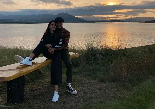 Pep cùng những phút thứ thư giãn với "gái rượu". Ảnh: S.E Nếu ở VN, HLV Pep Guardiola có thể "bị" gọi vui là "team ông ngoại" . Ảnh: S.E