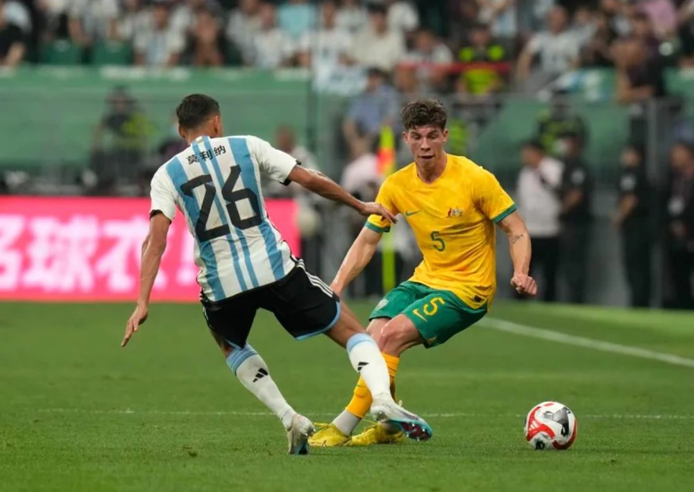 Adidas "thửa" riêng cho Argentina bộ đồ với tên bằng tiếng Hoa. Ảnh: S.M.H