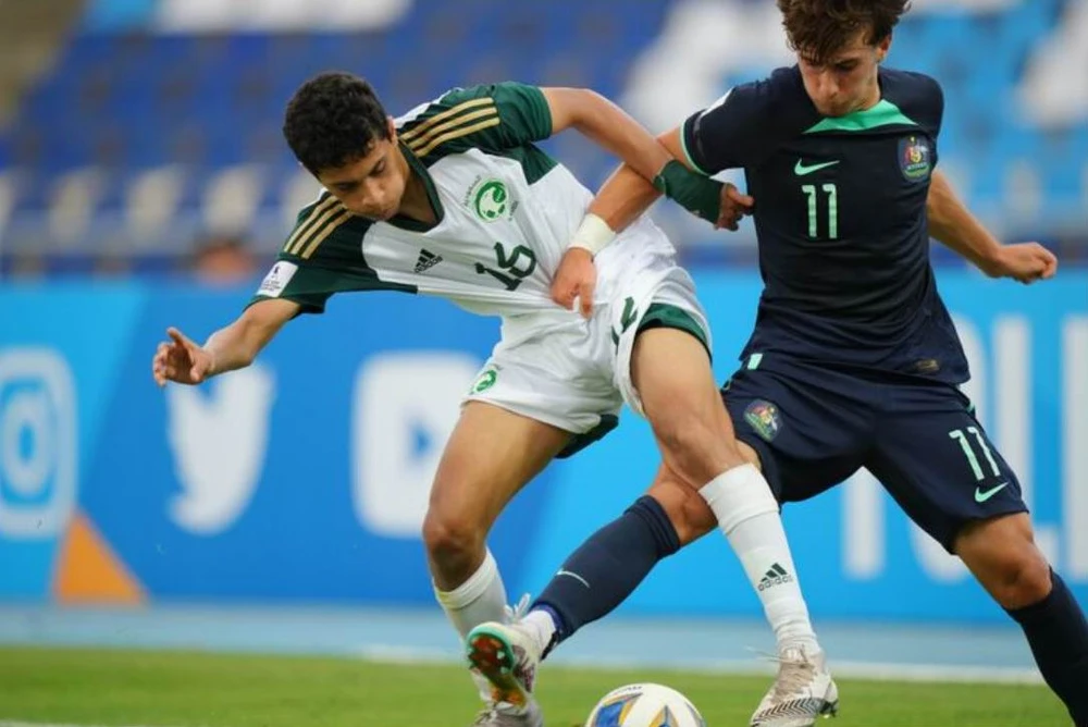 U-17 Úc (xanh đen) cũng rất nhạt nhòa và bế tắc trước Saudi Arabia. Ảnh: AFC U-17 Úc (xanh đen) cũng rất nhạt nhòa và bế tắc trước Saudi Arabia. Ảnh: AFC