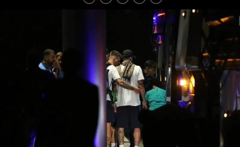 Cuối cùng nhà vô địch thế giới đến Jakarta thiếu ba nhân vật chính là Messi, Di Maria và Otamendi. Ảnh: CTP Đá với Indonesia, HLV Scaloni đâu cần đem "dao mổ trâu giết gà"? Ảnh: CTP Vấn đề không phải là "dao mổ trâu đem giết gà" mà fan Indonesia muốn được tận mắt chứng kiến huyền thoại sống bóng đá thế giới Lionel Messi. Ảnh: CTP Tối 19-6 "Đại bàng Garuda" sẽ nhảy vũ điệu Tango trên sân Bung Karno có sức chứa 80 ngàn chỗ ngồi. Ảnh: CTP