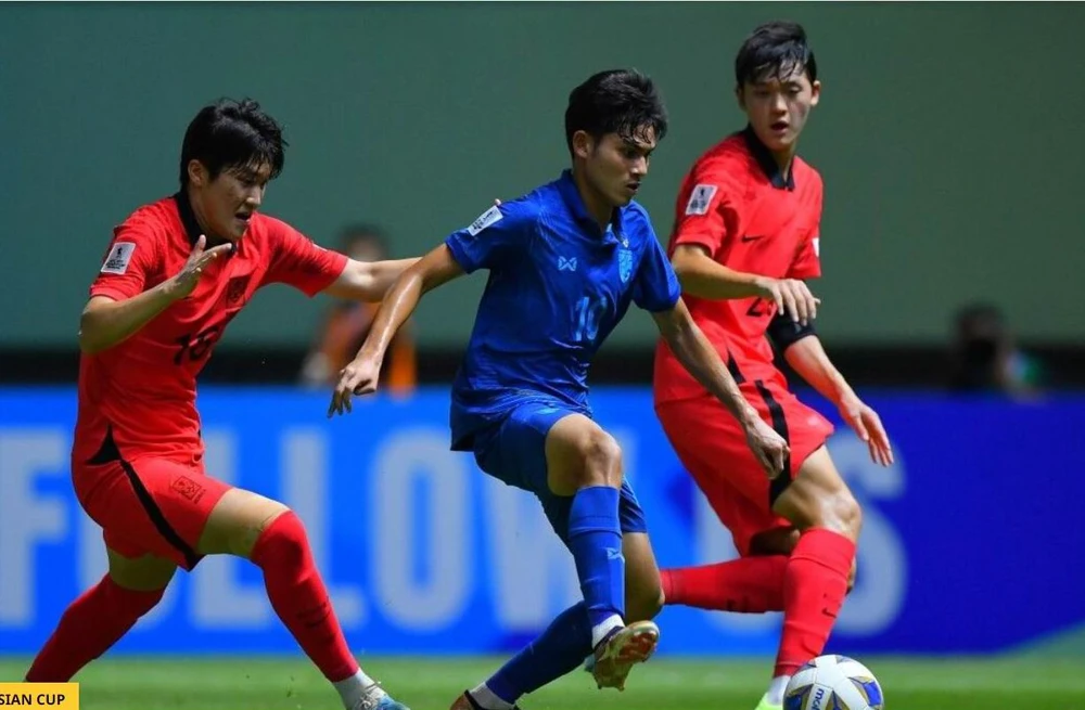 Thua Hàn Quốc 1-4 là cái cớ để các đối thủ "đánh" Chủ tịch Somyot. Ảnh: AFC