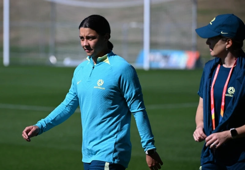 Siêu tiền đạo Sam Kerr dù đang chấn thương nhưng phải cắn răng ra quân trận Úc-Canada để cứu vãn chủ nhà khỏi bị loại ngay sau vòng bảng. Ảnh: AFC