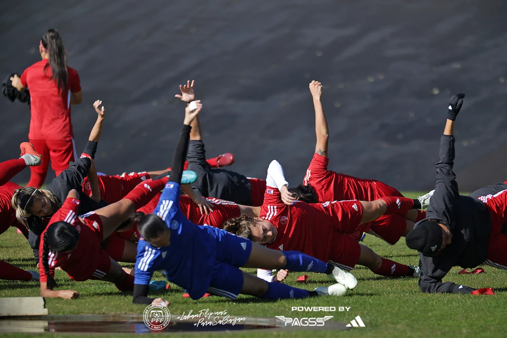 Những buổi tập của Philippines luôn được rào chắn cẩn thận bốn bề sân tập. Ảnh: FFA