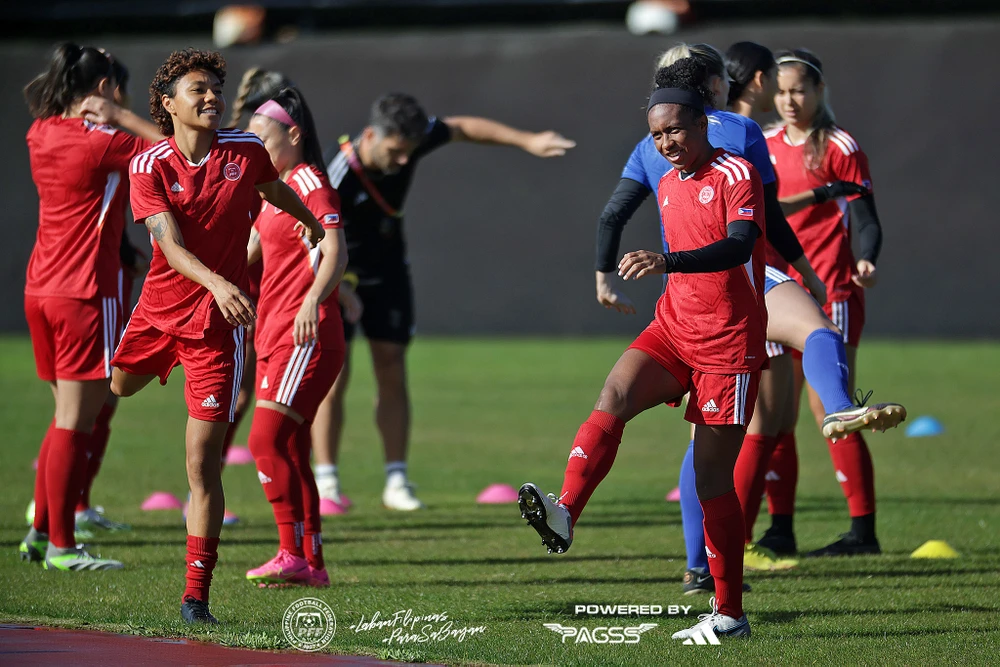 HLV Stajcic bảo vệ nghiêm ngặt những đôi chân học trò sau khi thắng New Zealand 1-0. Ảnh: FFA Liệu Philippines có tiếp tục làm nên bất ngờ khi chạm trán với Na Uy? Ảnh: FFA Phi kiều từ Úc và New Zealand đổ xô về Auckland, đến Eden Park để xem trận Philippines-Na Uy. Người hùng Sarina Bolden ghi bàn thắng vàng vào lưới New Zealand sẽ tiếp tục ghi bàn vào lưới Na Uy? Ảnh: HTM