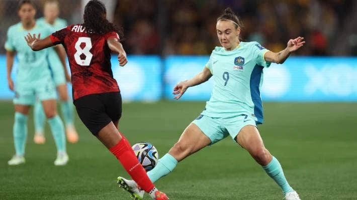 Canada cũng cực khỏe, nhưng phải "bơi" theo các cô gái Úc. Ảnh: HTM Canada cũng cực khỏe, nhưng phải "bơi" theo các cô gái Úc. Ảnh: HTM