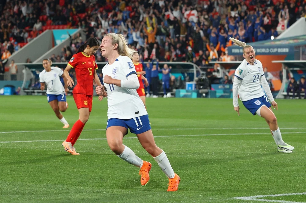 Anh ghi bàn quá dễ vào lưới nhà vô địch châu Á-Trung Quốc. Ảnh: HTM