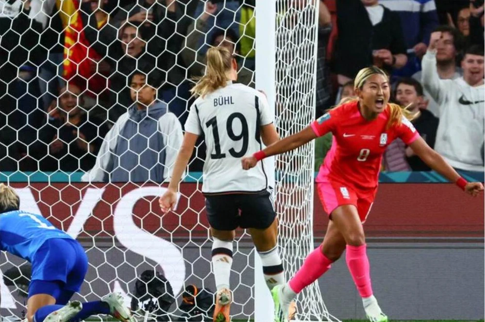 Ngay phút thứ sáu, lưới của tuyển Đức...rung lên bởi chân sút Cho So-hyun báo hiệu điềm dữ cho đội bóng hai lần vô địch World Cup. Ảnh: AFC