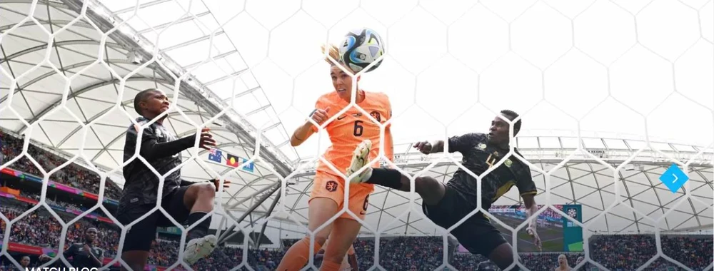 Jill Roord đánh đầu cận thành mở "tài khoản" cho Hà Lan phút thứ 9. Ảnh: HTM