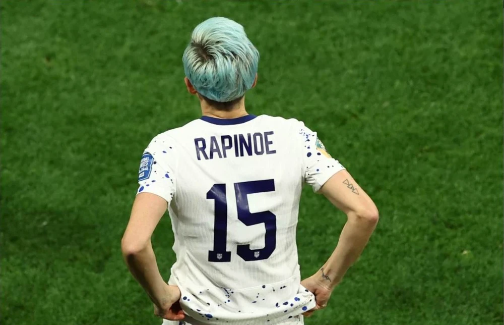 Bà chị kỳ cựu Rapinoe phải phút 99, tức hiệp phụ thứ nhất mới được tung vào sân. Ảnh: HTM