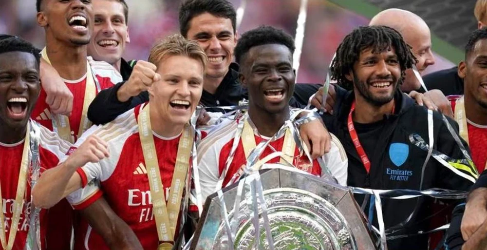 Hy vọng mùa bóng mới Arsenal sẽ tiếp tục là thế lực đáng gờm của Man. City. Ảnh: AFP HLV Pep Guardiola không tin vào mắt mình ngay sau bàn san bằng 1-1 của Leandro phút 90+11 và rồi Man. City thua cuộc ở "loạt đấu súng". Ảnh: AFP Lâu lắm rồi Arsenal mới có danh hiệu trở lại. Ảnh: AFP