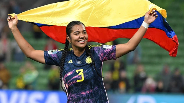 Catalina Usme, tác giả bàn thắng duy nhất trận Colombia-Jamaica đưa đội vào tứ kết. Người hùng Catalina Usme gào thét mừng bàn thắng. Cầu thủ Jamaica buồn khi cuộc hành trình của họ kết thúc. Ở vòng bảng, họ cầm hòa Pháp, cầm hòa và loại Brazil...rất ngoan cường. Fan Colombia sẽ tiếp tục đổ đến Úc cổ vũ đội nhà gặp nhà vô địch châu Âu-Anh ở tứ kết World Cup.