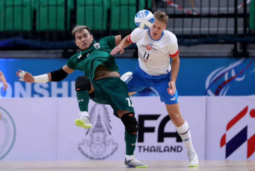 Ngay đầu trận Czech đã lấn lướt chủ nhà Thái Lan. Ảnh: S.S