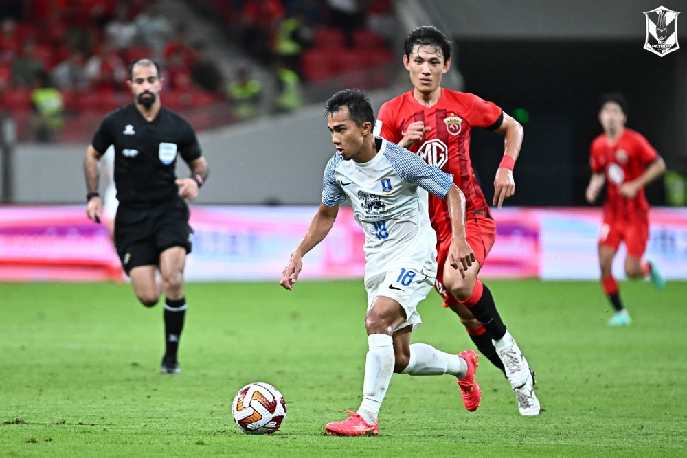 Sau sáu năm thi đấu ở J-League trong màu áo Consadole Sapporo và Kawasaki Frontole, Chanathip quay về khoác áo Pathum Utd và chuẩn bị đá Champions League sau khi thắng Shanghai Port 3-2 ở Play off. Ảnh: AFC