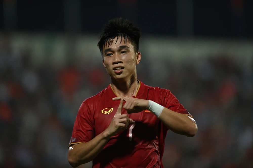 Văn Đô "mở tài khoản" cho VN ở phút 33 và phá vỡ thế bế tắc do Guam "đặt nhiều xe buýt" trước cầu môn. Ảnh: HẢI THỊNH