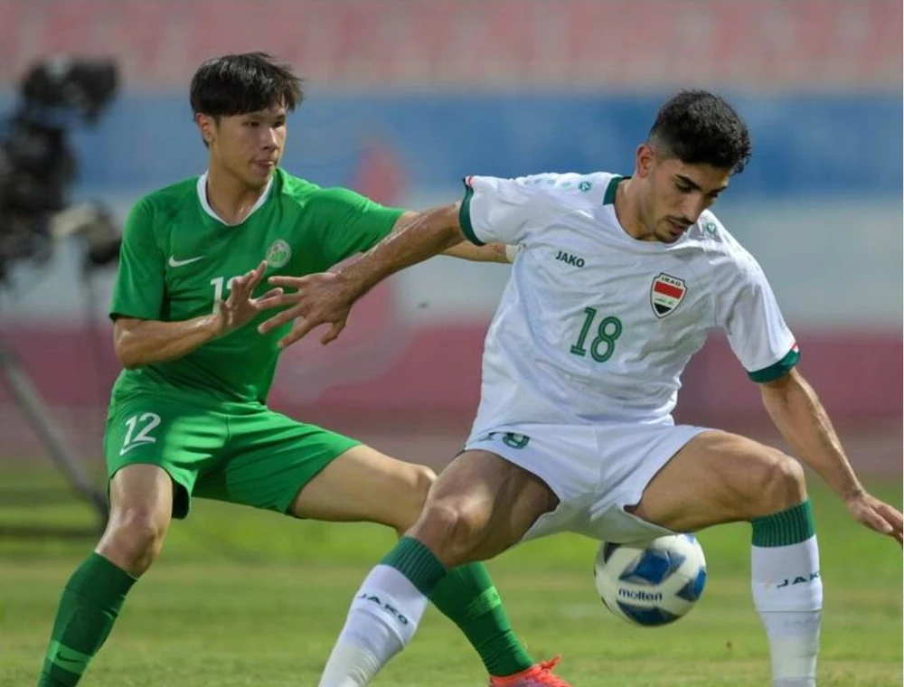 Các chân sút Iraq thi nhau bắn phá cầu môn Macau 13 lần. Ảnh: AFC