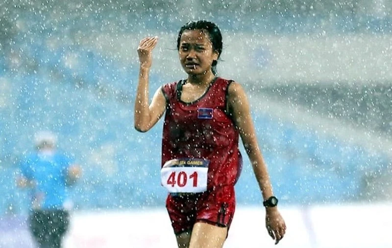 Một hình ảnh Bou Samnang kiên cường từng gây sốt trong thế giới thể thao. Ảnh: CTP