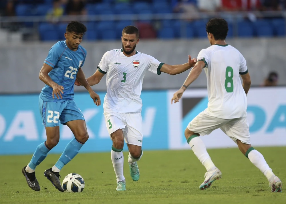 Iraq (trắng) thắng luân lưu Ấn Độ 5-4. Ảnh: CTP Iraq (trắng) thắng luân lưu Ấn Độ 5-4. Ảnh: CTP