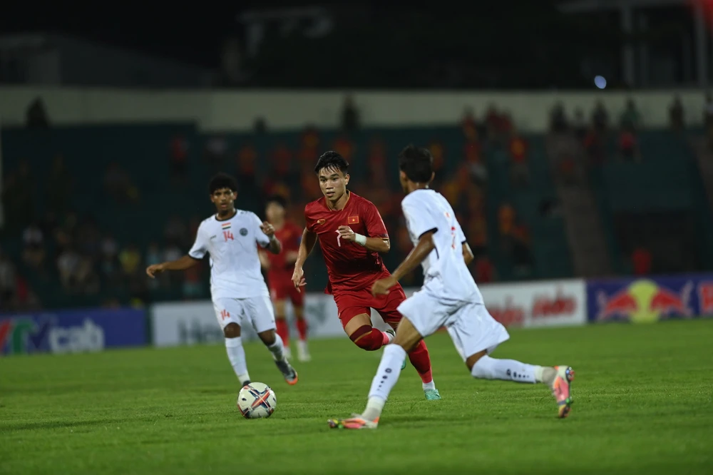 Văn Đô trong một pha đi bóng. Ảnh: HẢI THỊNH