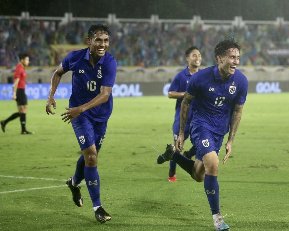 Dangda (10) tội đồ sút hỏng quả phạt đền phút 77. Ảnh: CTP